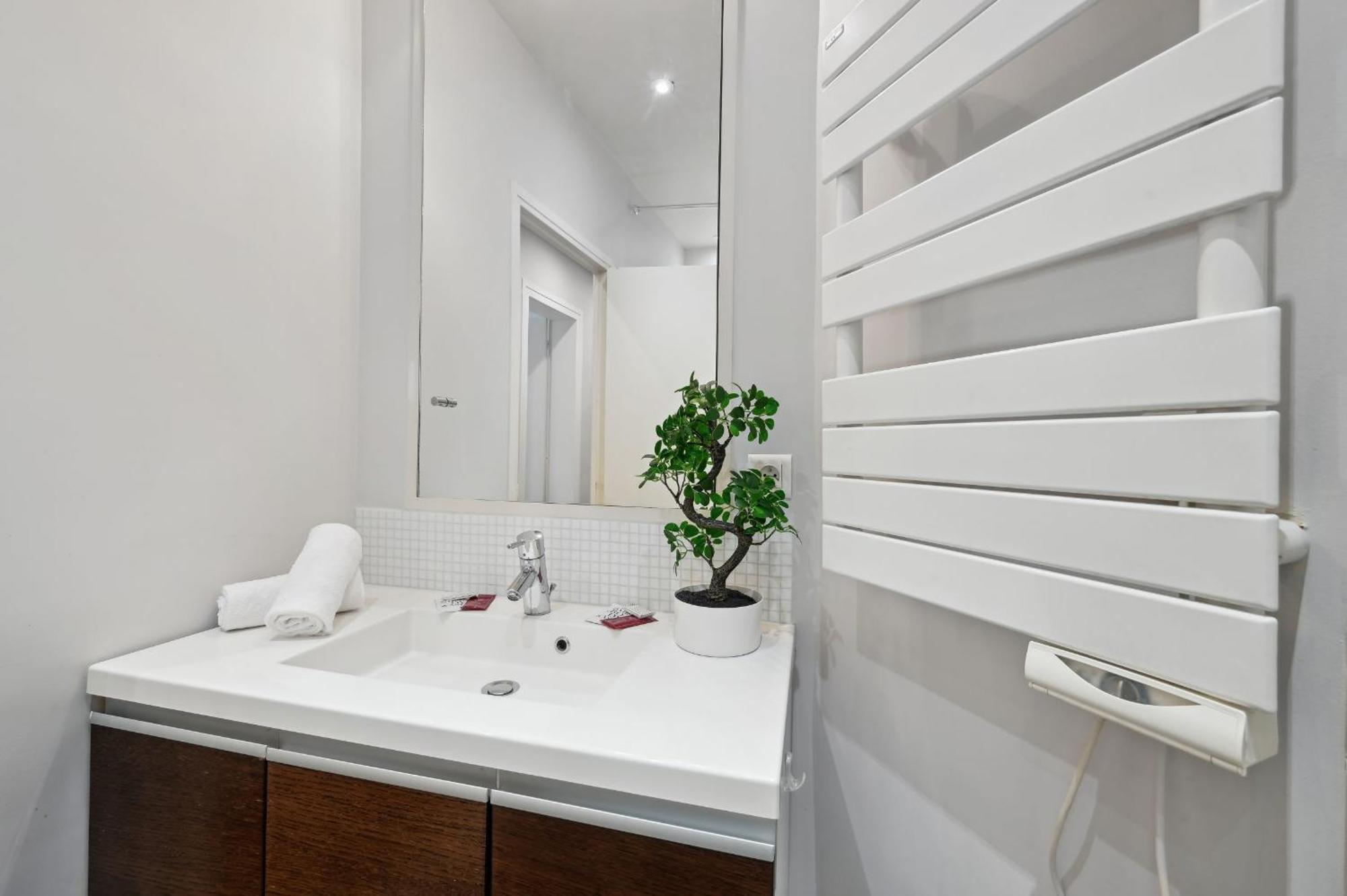 Champs-Elysees & Arc De Triomphe - Cityapartmentstay Paris Exteriör bild