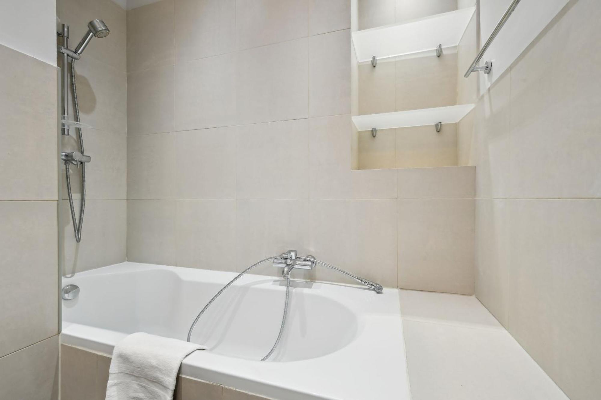 Champs-Elysees & Arc De Triomphe - Cityapartmentstay Paris Exteriör bild